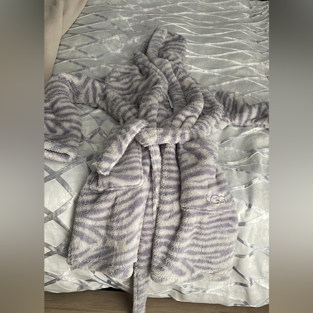 Ugg robe with tags